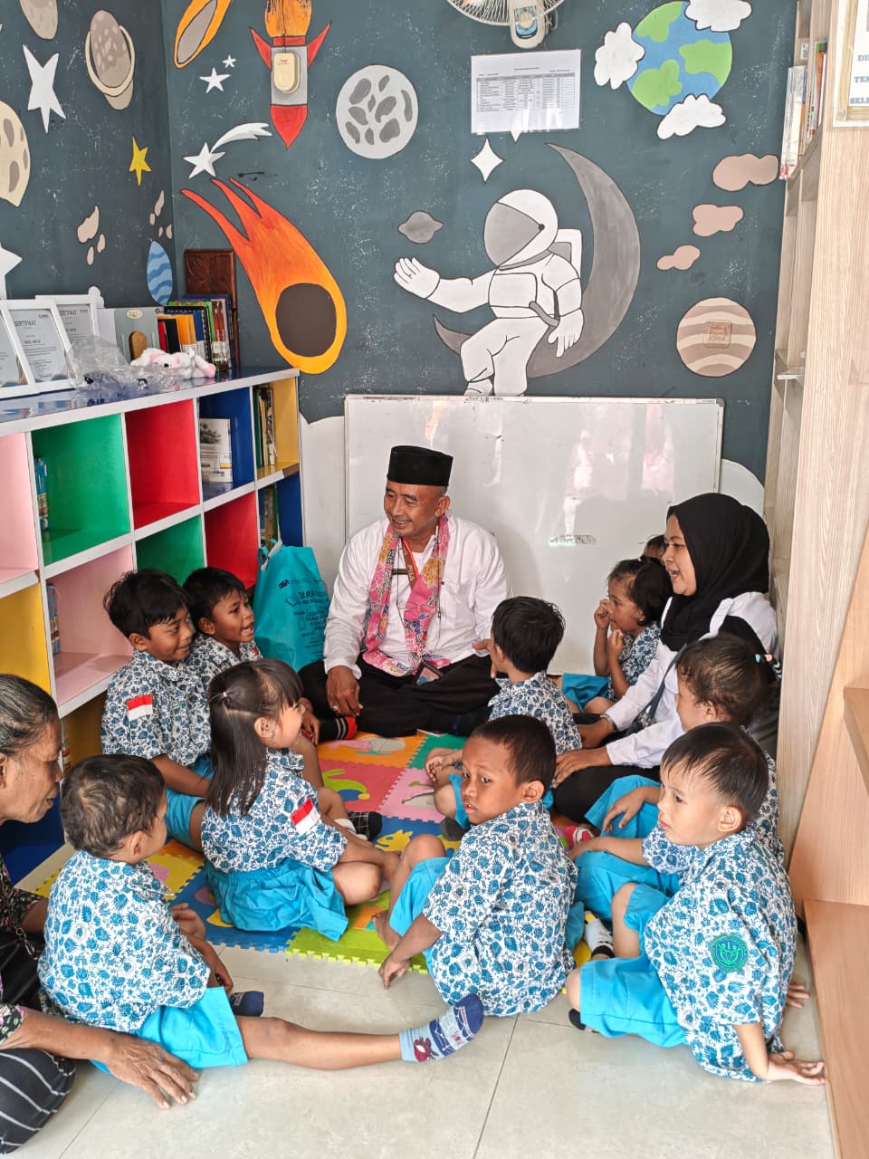 Dongeng Dan Aktivitas Literasi "Dongeng Inspiratif" Di RPTRA Planet Senen Dalam Rangka Peresmian Kantor Lurah Senen Oleh Bapak Gubernur Provinsi DKI Jakarta